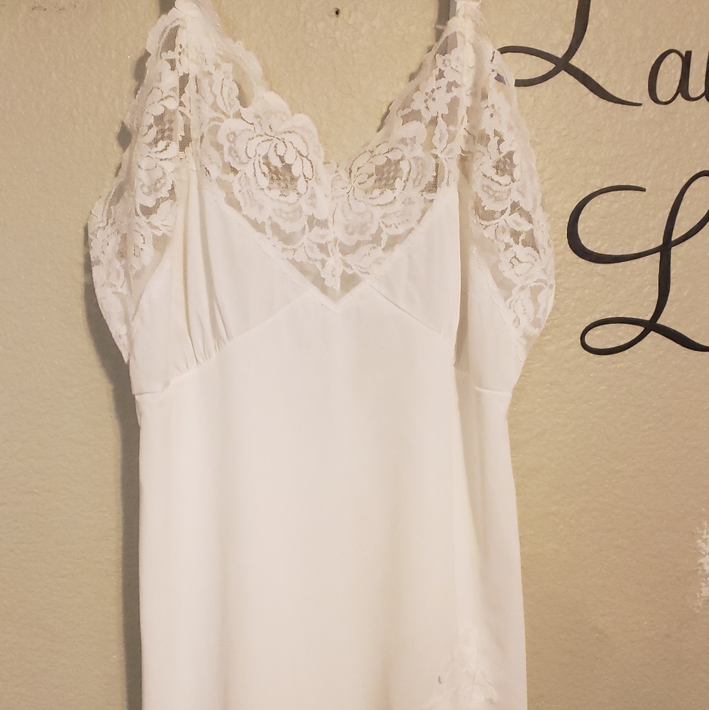 Lingerie slip for dresses